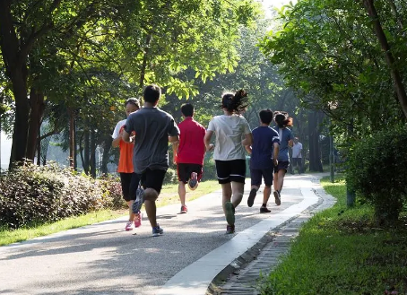 晨跑前要不要吃早餐-晨跑吃早餐跑还是空腹跑