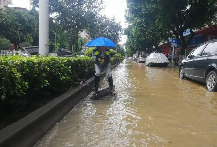 暴雨是不是下一会就停了-暴雨一般下多久会停