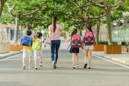 家人黄码小孩能去学校吗-父母黄码孩子能正常上学吗