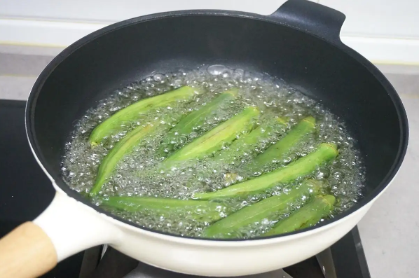 秋葵焯水后的水可以焯其他东西吗-焯过秋葵的水还能焯别的菜吗