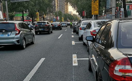 车停在路边被撞了可以报保险吗-车停在路边被撞了找不到人怎么办