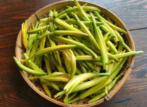 鲜黄花菜中含有的毒素是哪些成分-黄花菜的有毒成分是皂素还是龙葵素