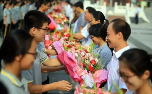 2022教师节不让送礼送手工花束可以吗-教师节送手工花束的寓意是什么