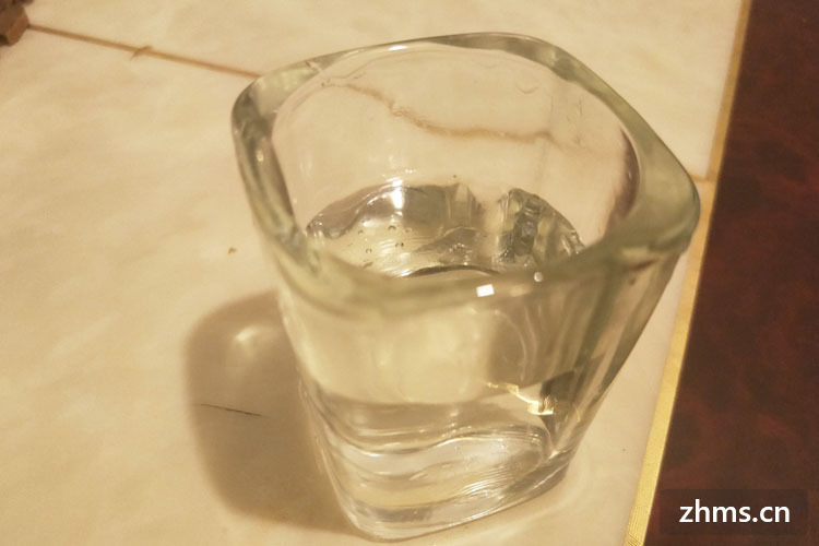 玻璃杯子喝热水有害吗？怎么保养玻璃杯？