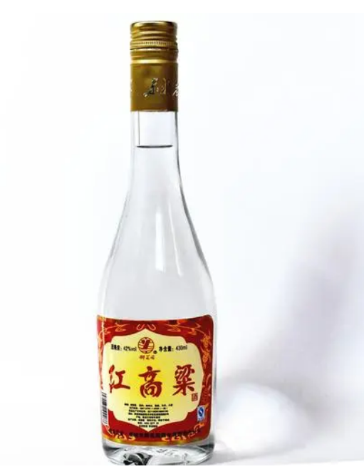 东北红高粱酒价格酒是红色的吗，价格低廉红色酒体日益减少(图片)