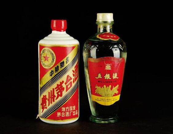 白酒浓香型和酱香型的区别，浓香好闻但入口辣/酱香难闻但入口顺