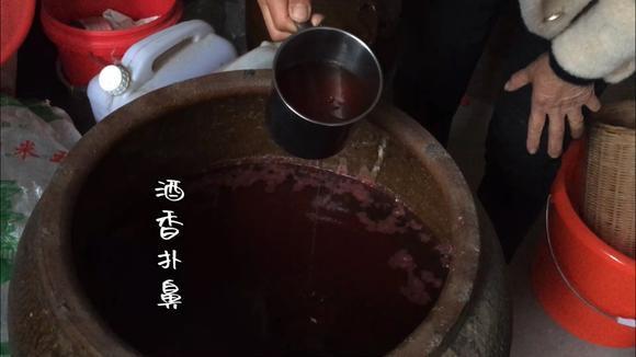 青红酒是什么酒，福建特产黄酒颜色青红口感极软