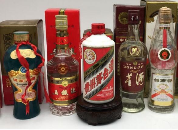 陈年老酒什么意思，生产出来存放10年以上的成品酒