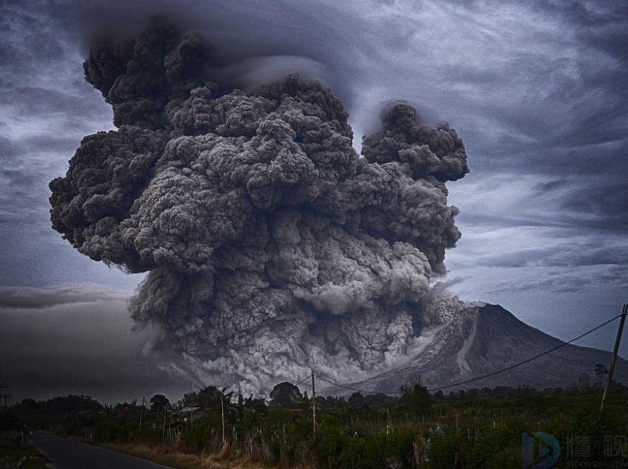 哪个火山的爆发毁灭了古罗马帝国的庞贝城？