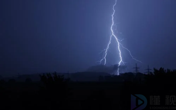 在户外头发竖立起来是遭雷击的征兆吗