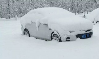 下雪天开车玻璃结冰处理方法（下雪天开车玻璃结冰怎么办） 