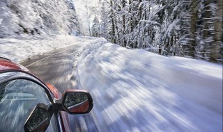 冬天冰雪路面驾驶注意（冬天冰面开车） 