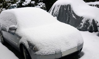 下雪路面结冰开车需要注意什么（下雪路面结冰怎么开车） 