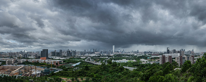 雨披打一成语 