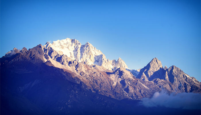 玉龙雪山海拔多少米 