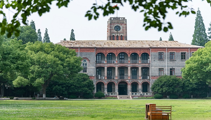 江苏大学在哪里 