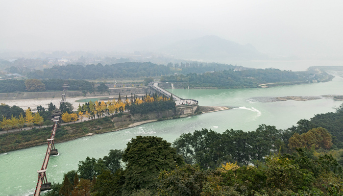 红旗渠是谁带头修建的 