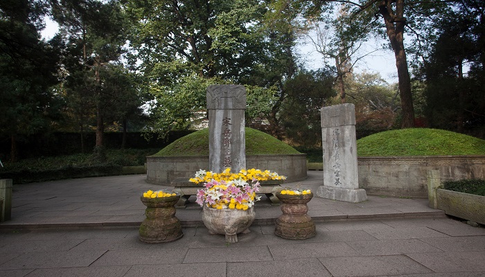 梦见去上坟是什么兆头 