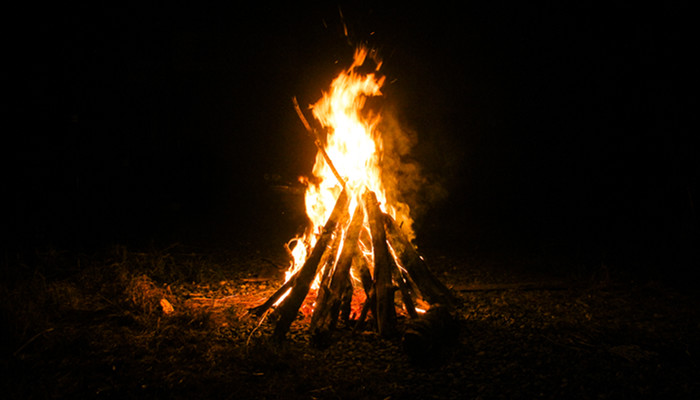 梦见老家房子着火了 