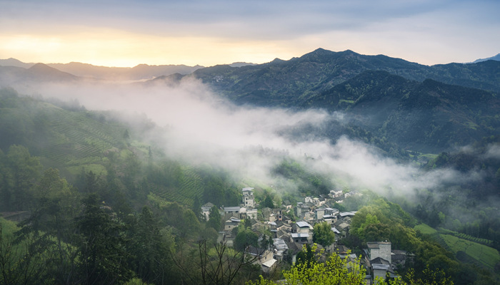 梦见自己来到陌生村庄 