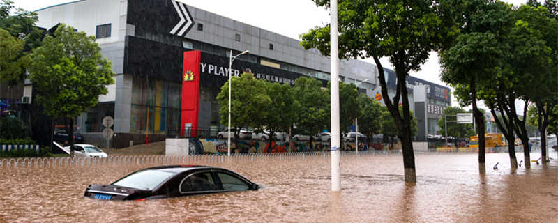 梦见洪水来了往高处跑 