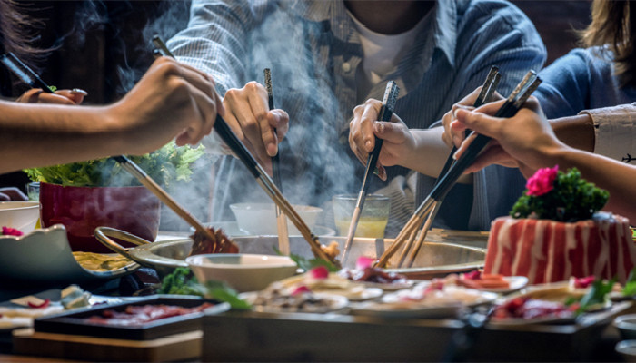 梦见别人吃饭 