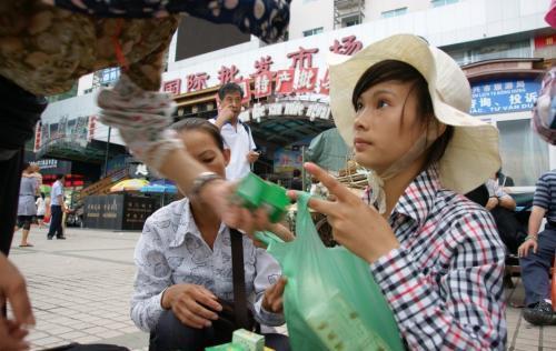 中国这一县城，被越南人称为“天堂”，到处都是越南姑娘！很美