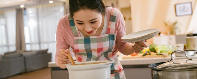 草鱼骨头配什么炖汤好 草鱼骨头和哪些东西一起炖