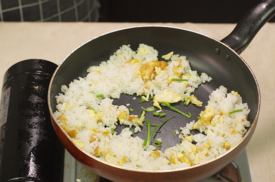 蛋炒饭的制作方法 蛋炒饭怎么做好吃