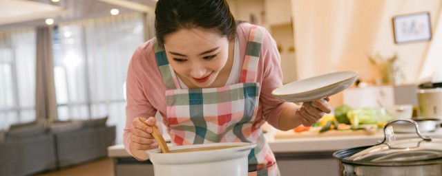 大骨汤放什么食材 制作大骨汤放什么食材