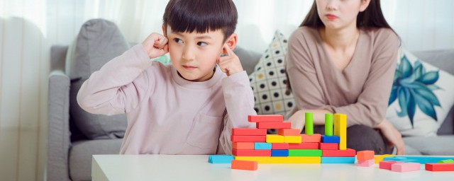 孩子爱管闲事的性格怎么改变_孩子爱管闲事怎么办