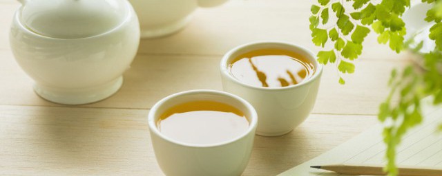 杯子底部茶垢怎么清洗最简单，杯子上的茶垢要怎么清洗