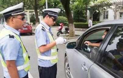 开车忘带驾驶证怎么处罚?学会这招，交警就不会为难你!