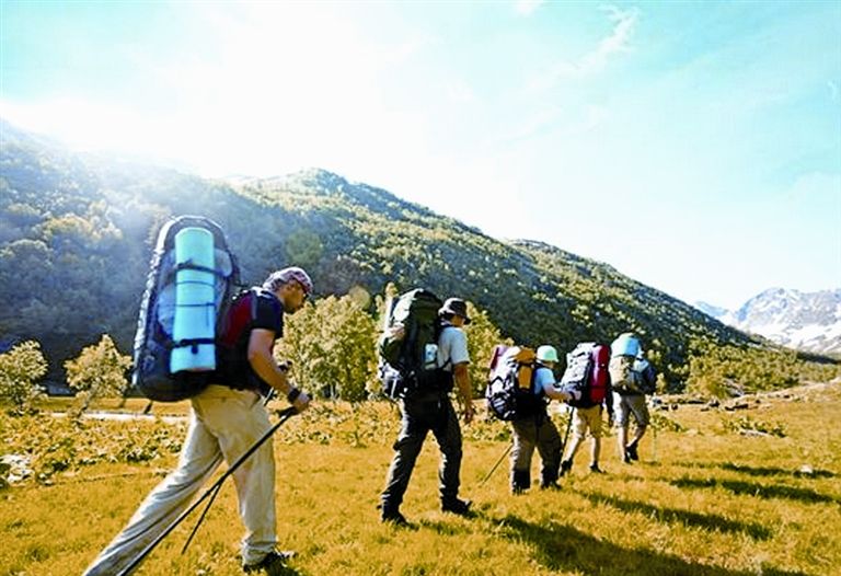 登山用品有哪些 登山对着装有什么要求