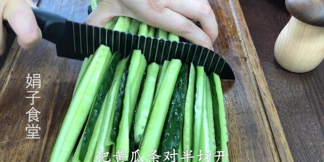 腌黄瓜条怎么腌制好吃（快速腌黄瓜的方法）