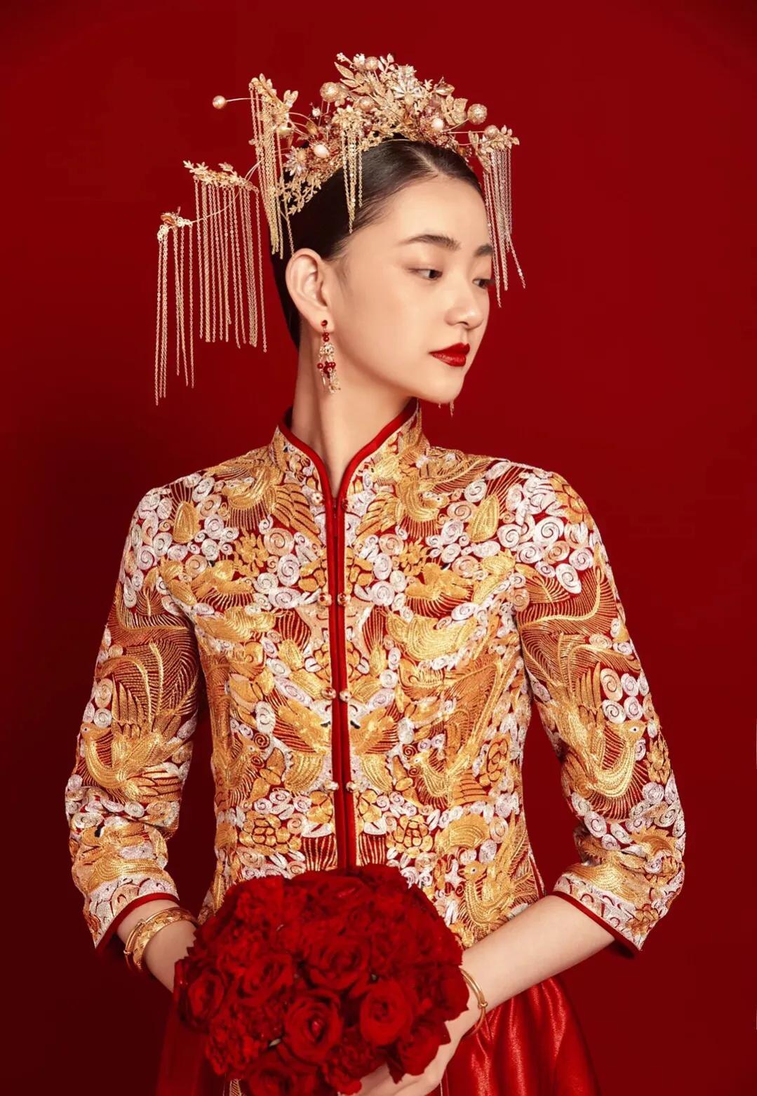 结婚场合穿什么衣服(结婚一般要穿什么衣服)