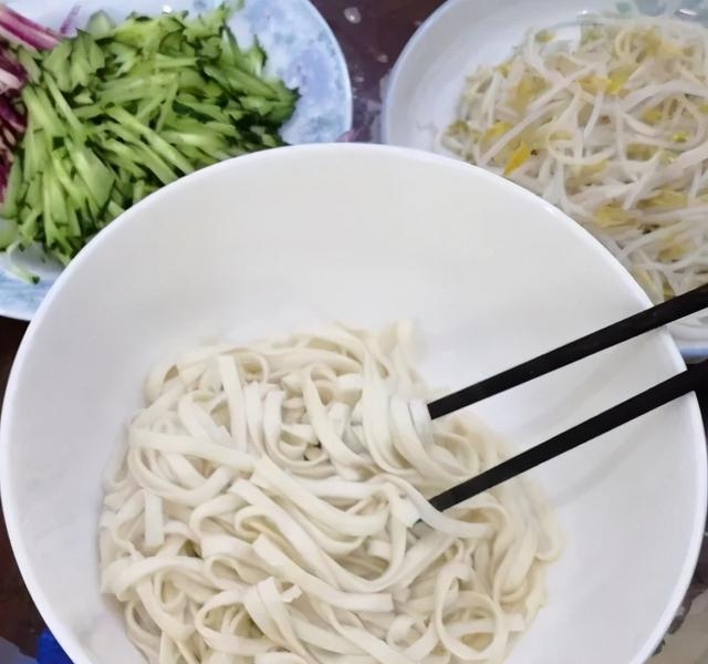 一个饺子的热量是多少大卡（减肥餐这样吃）