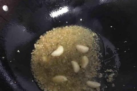 鸭掌怎么做好吃又简单（鸭掌的简单做法教程）