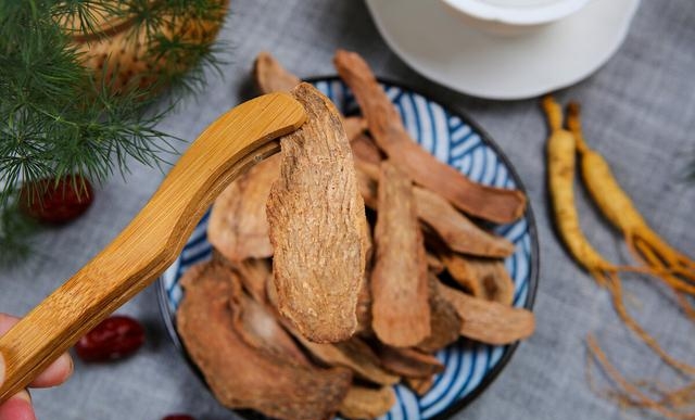 锁阳泡酒的功效与作用是什么（详细介绍食药两用的药材锁阳）