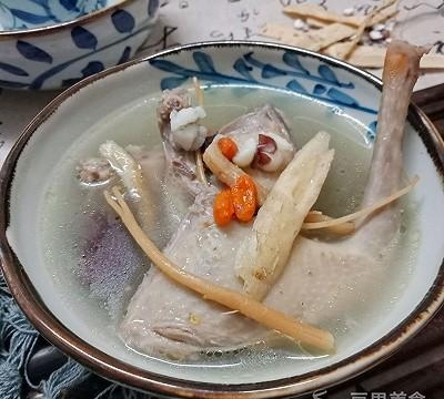 鸽子汤用什么材料炖（大补的鸽子汤做法步骤）