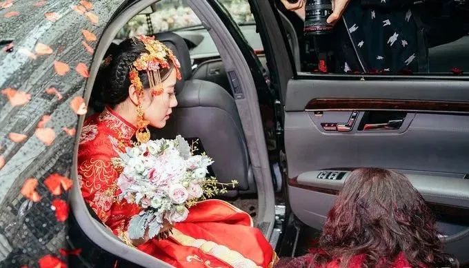 结婚的婚车什么讲究(婚车遇婚车有什么讲究)