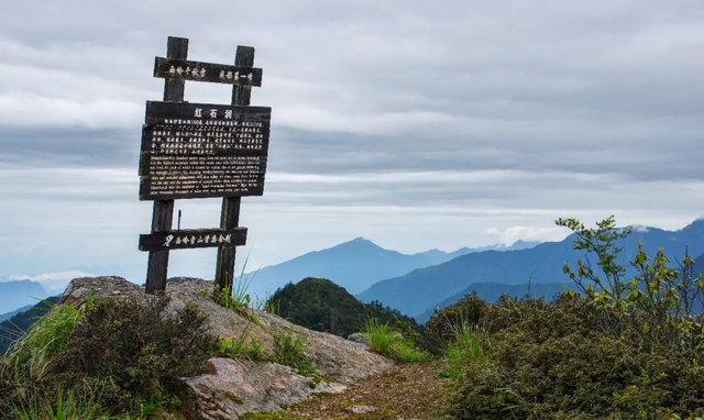 西岭雪山在哪里在四川什么地方（西岭雪山旅游信息及路线）