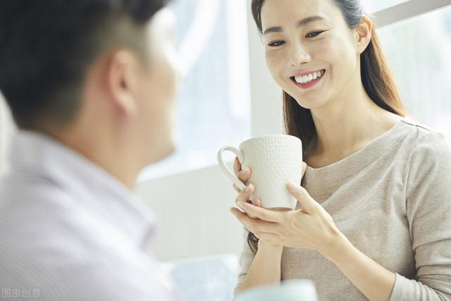 怎样和女孩聊天呢（和女孩聊天的技巧和方法）