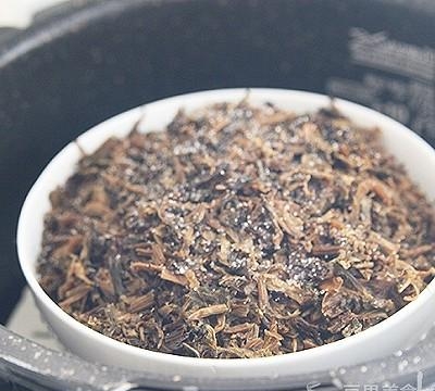 梅干菜扣肉怎么做好吃（梅干菜扣肉的家常做法图解）