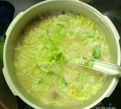 咸蛋白可以做什么美食好吃（家常咸蛋白肉粥的做法图解）