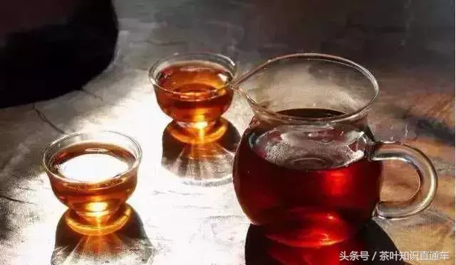 红茶和普洱茶的区别是什么（深度分析红茶普洱茶的不同）