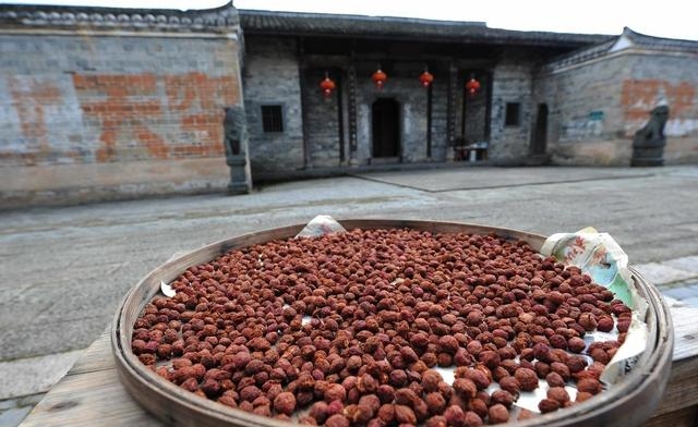 杨梅太酸拿来怎么处理好吃的（杨梅变甜的食用改良方法）