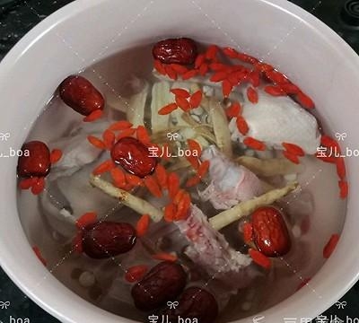 鸽子汤用什么材料炖（大补的鸽子汤做法步骤）