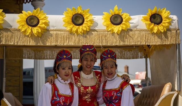 各民族的风俗习惯有哪些（56个民族的风土人情和风俗习惯）