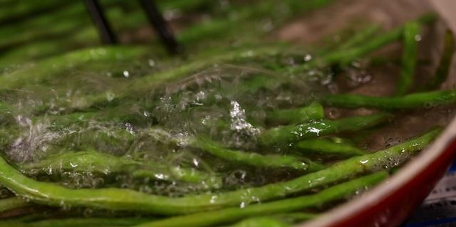 焯豆角应该冷水下锅还是开水（关于各类食物焯水）